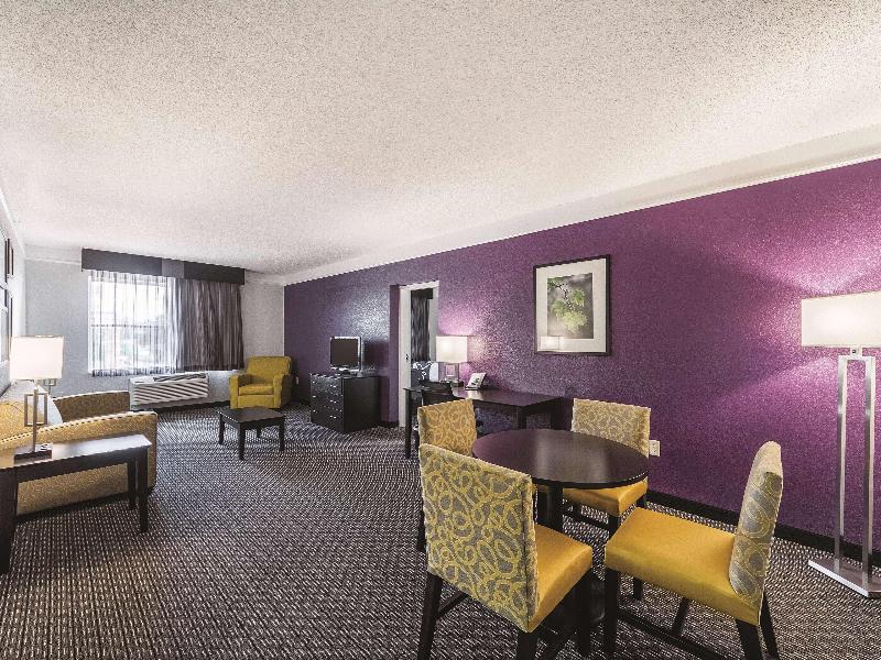 La Quinta Inn & Suites San Antonio Downtown image