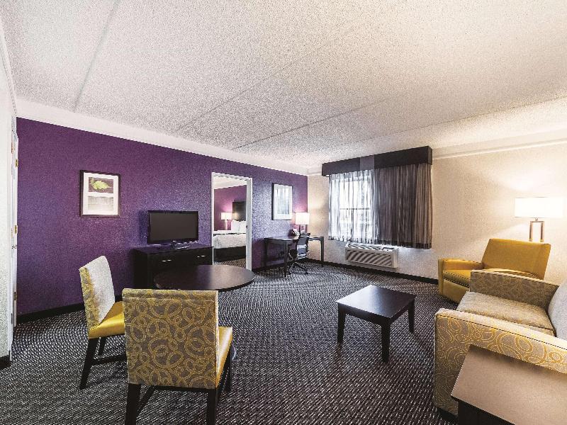 La Quinta Inn & Suites San Antonio Downtown image