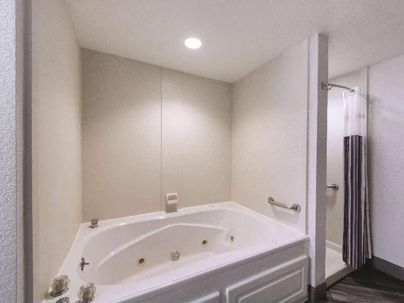 La Quinta Inn & Suites San Antonio Downtown image