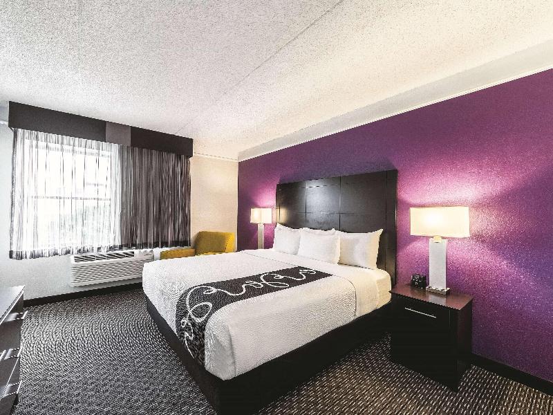 La Quinta Inn & Suites San Antonio Downtown image