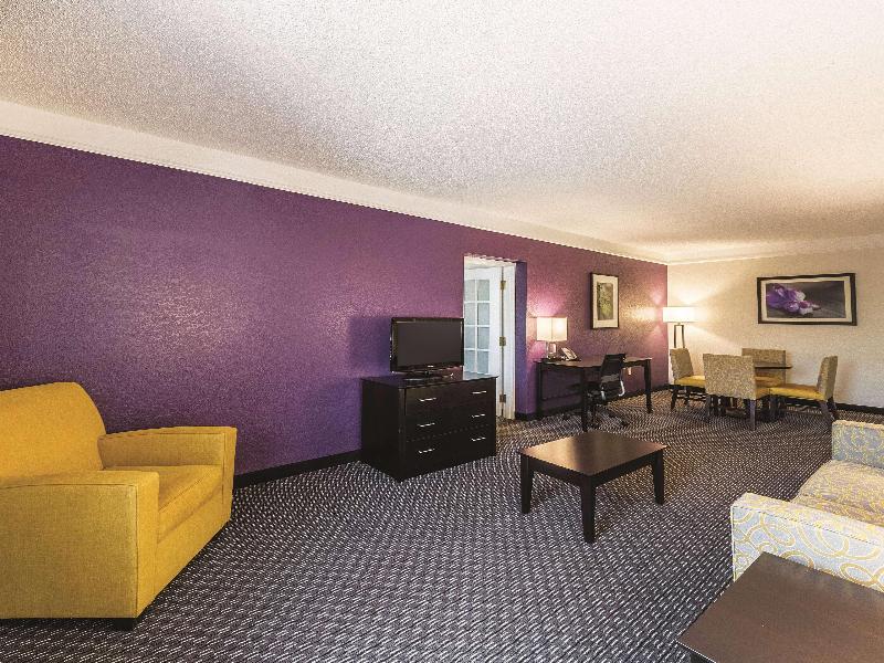 La Quinta Inn & Suites San Antonio Downtown image