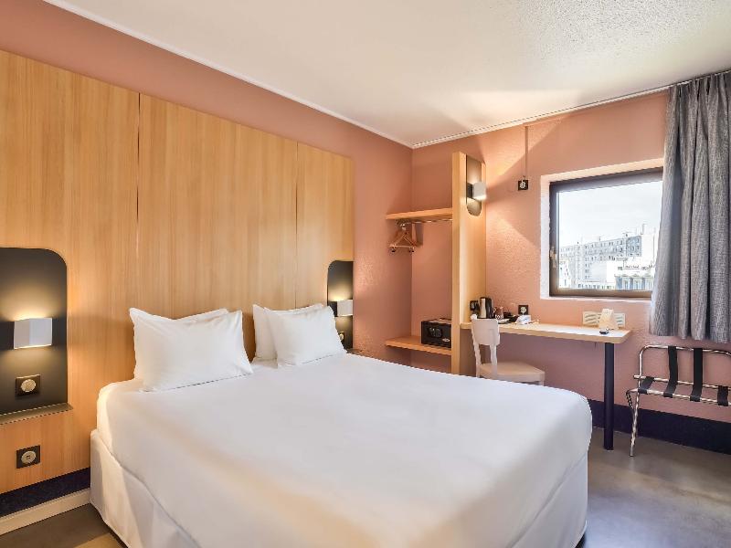 B&B HOTEL Paris 17 Batignolles image