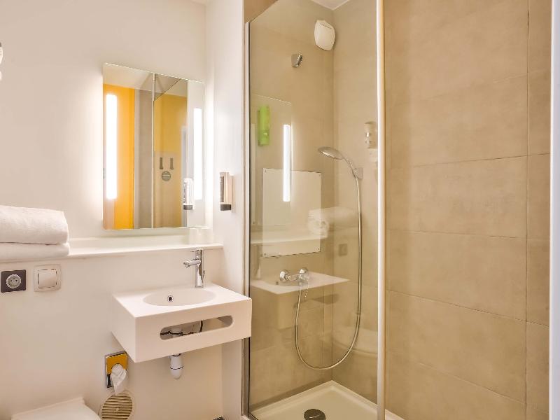 B&B HOTEL Paris 17 Batignolles image