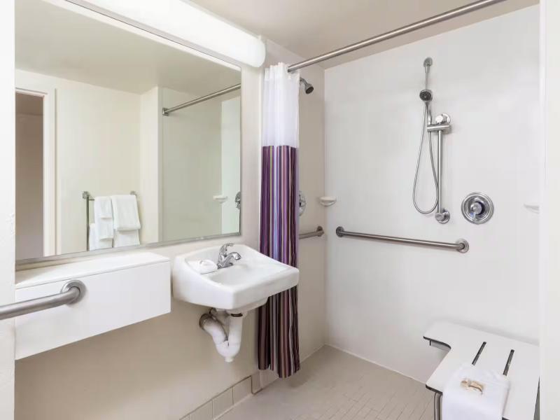 La Quinta Inn & Suites Garden City image