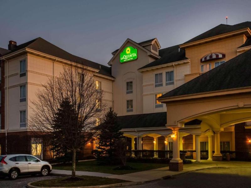 La Quinta Inn & Suites Islip image