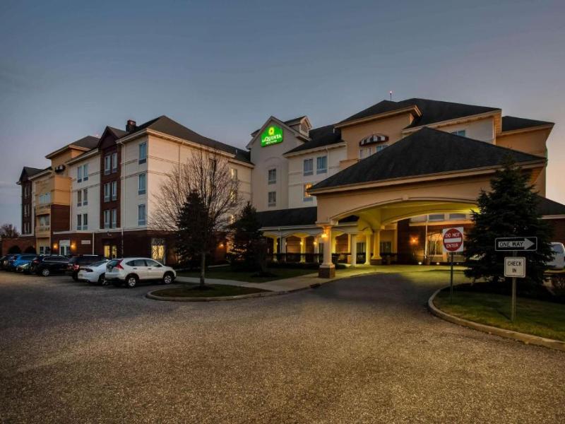 La Quinta Inn & Suites Islip image