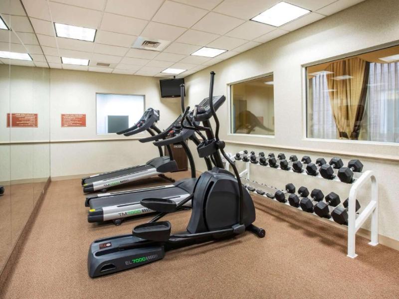 La Quinta Inn & Suites Islip image