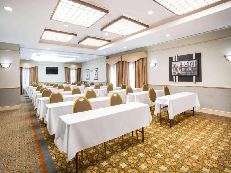 La Quinta Inn & Suites Islip image