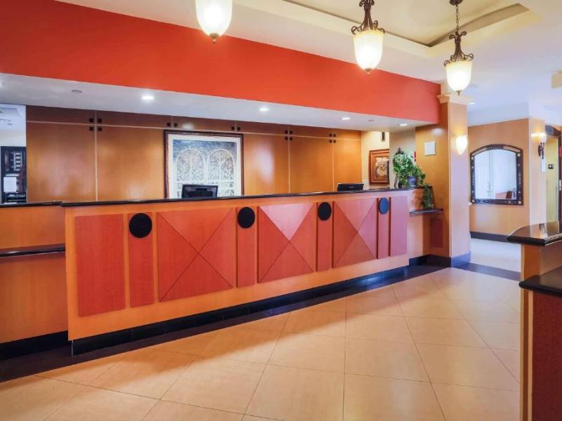 La Quinta Inn & Suites Islip image