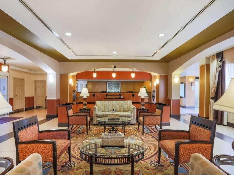 La Quinta Inn & Suites Islip image