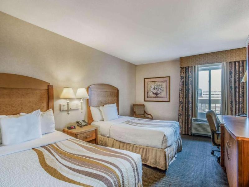 La Quinta Inn & Suites Islip image