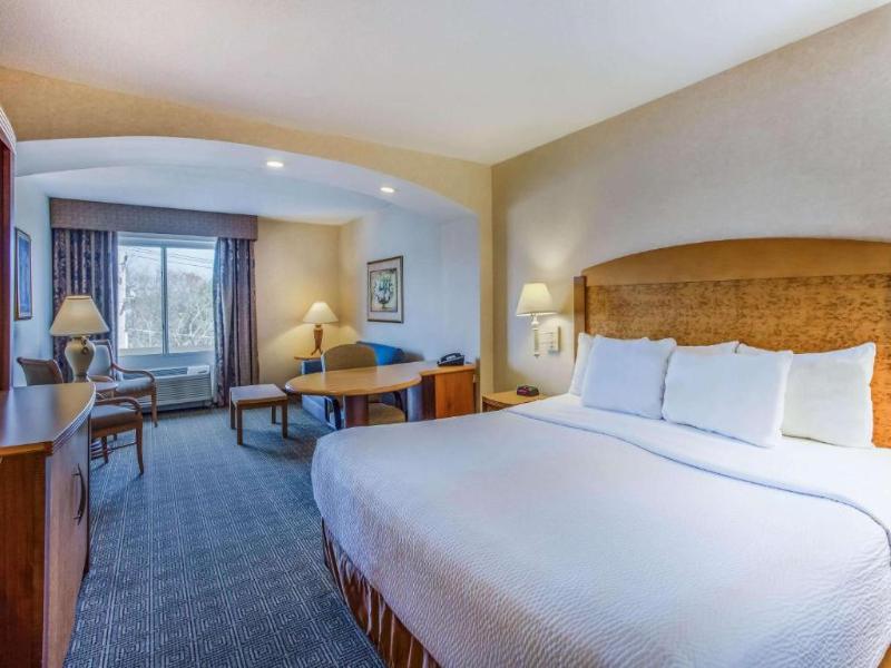 La Quinta Inn & Suites Islip image