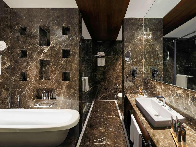 Novotel Mumbai Juhu Beach