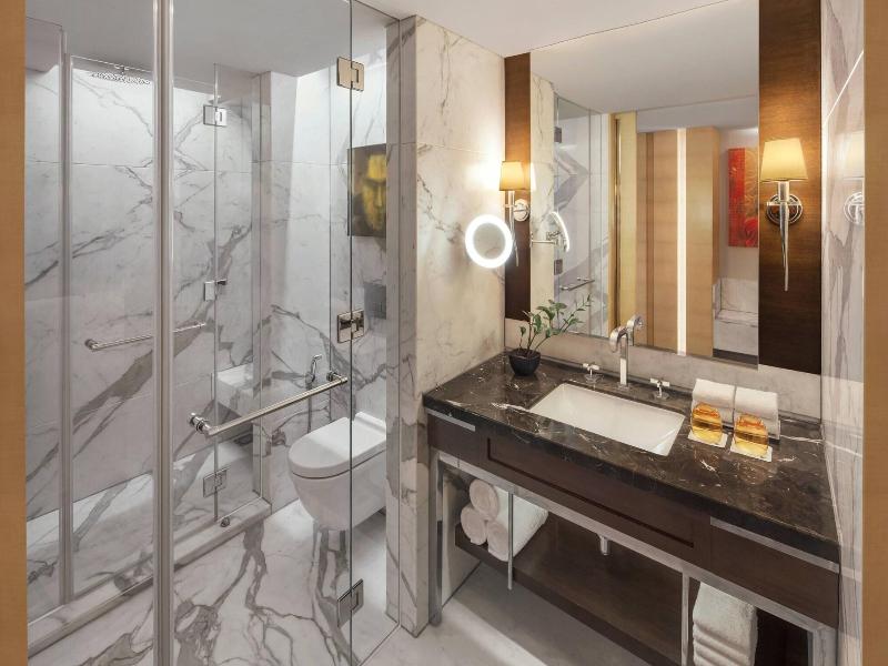 Jw Marriott Mumbai Juhu image