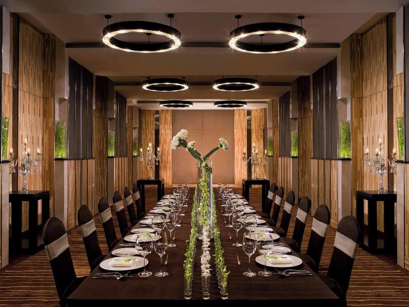 Courtyard Gurugram Downtown image