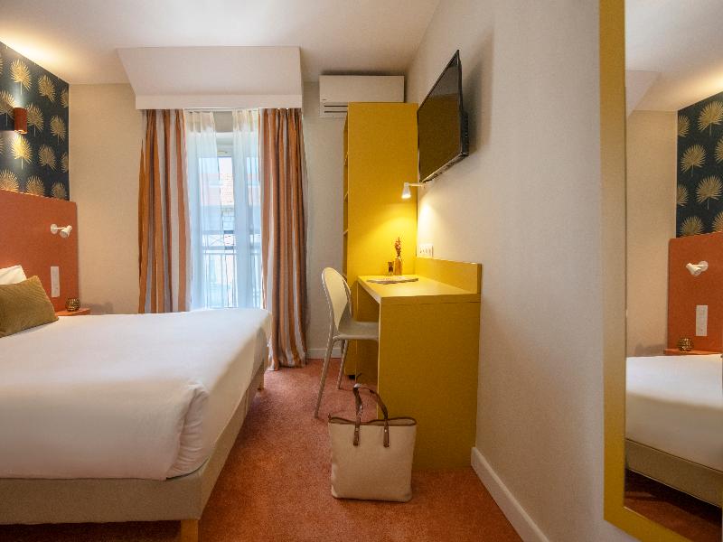 Du Midi Hotel image