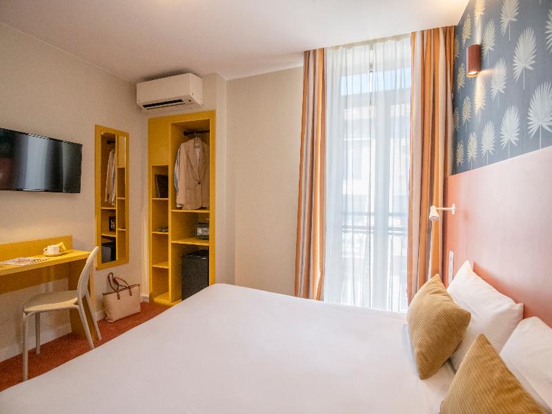 Du Midi Hotel image