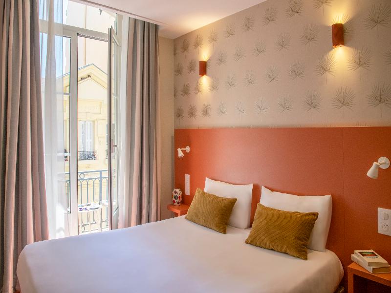 Du Midi Hotel image