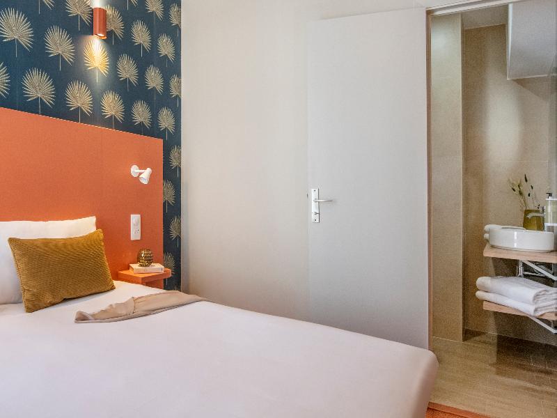 Du Midi Hotel image