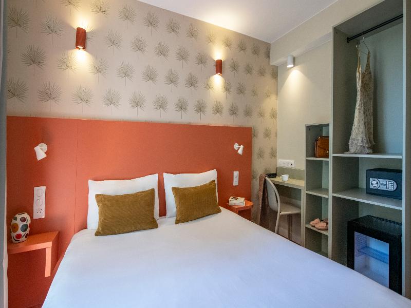 Du Midi Hotel image