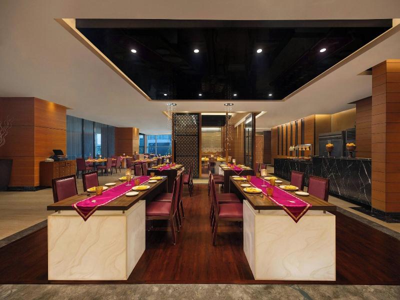 Le Méridien Ahmedabad image