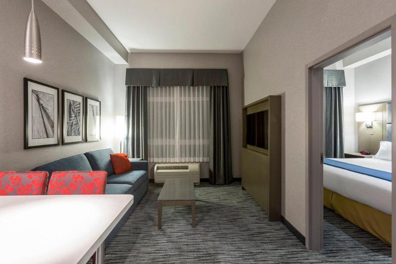 Holiday Inn Express & Suites Riverport image