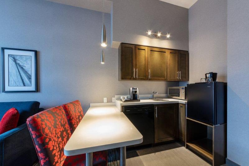 Holiday Inn Express & Suites Riverport image
