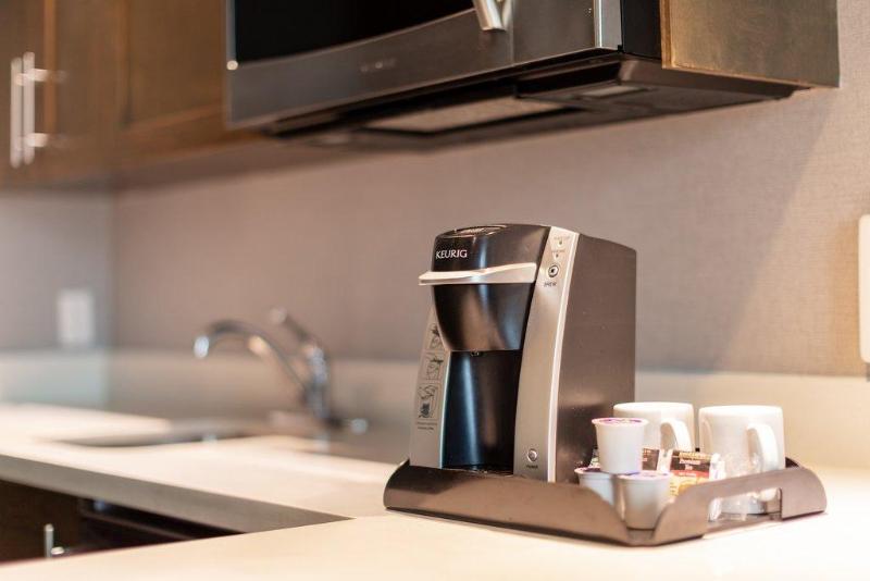 Holiday Inn Express & Suites Riverport image