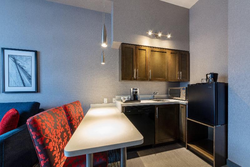 Holiday Inn Express & Suites Riverport image