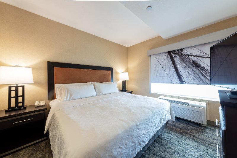 Holiday Inn Express & Suites Riverport image