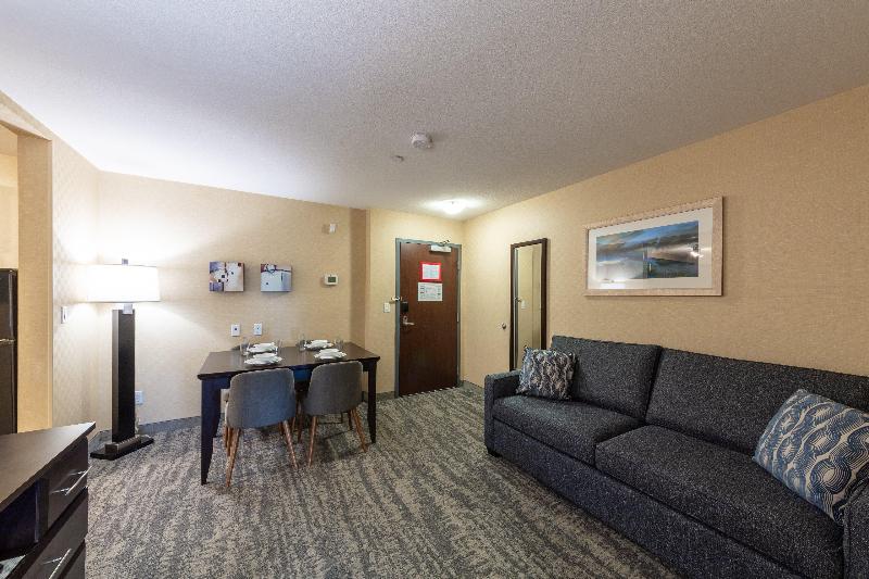 Holiday Inn Express & Suites Riverport image