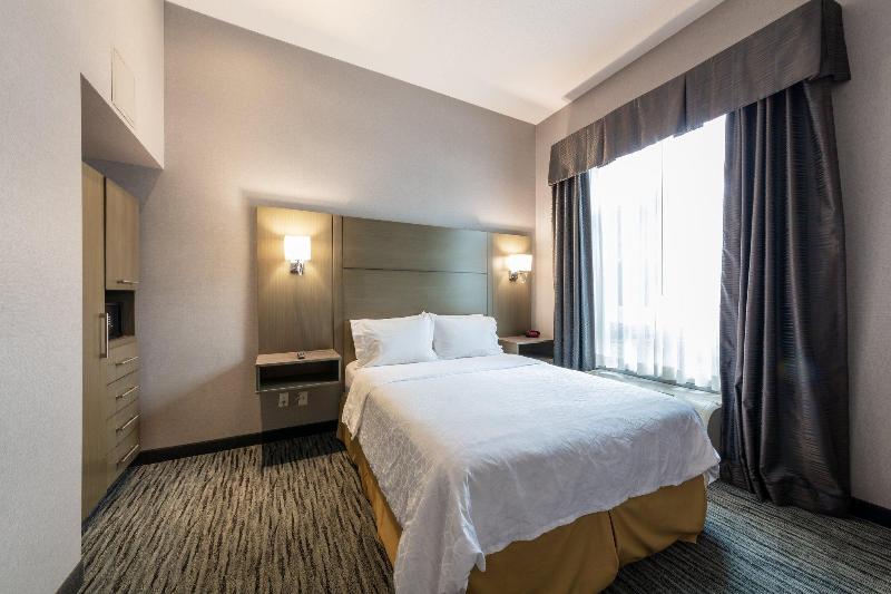 Holiday Inn Express & Suites Riverport image