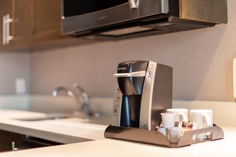 Holiday Inn Express & Suites Riverport image