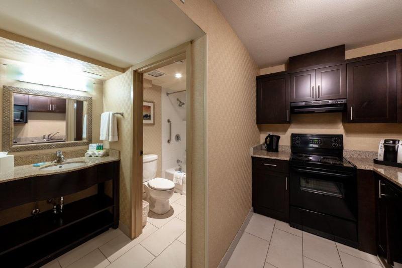 Holiday Inn Express & Suites Riverport image