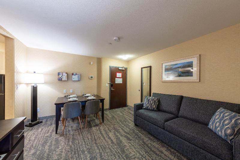 Holiday Inn Express & Suites Riverport image