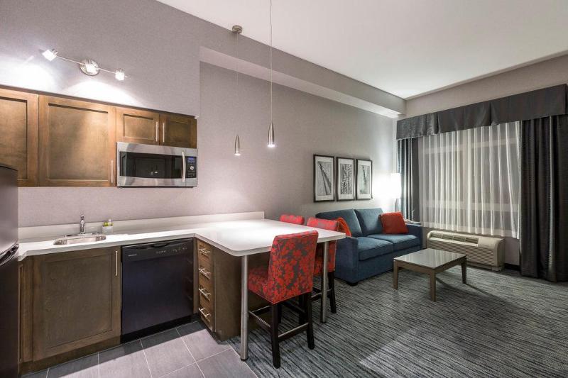 Holiday Inn Express & Suites Riverport image