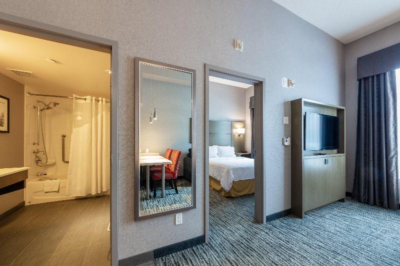 Holiday Inn Express & Suites Riverport image