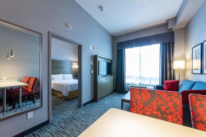Holiday Inn Express & Suites Riverport image