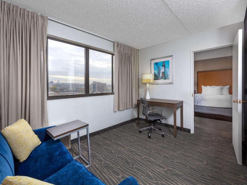 La Quinta Inn & Suites Secaucus image