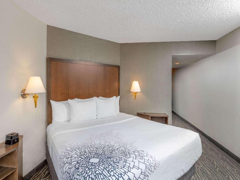 La Quinta Inn & Suites Secaucus image