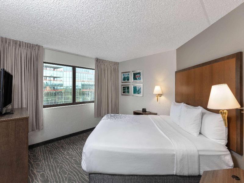 La Quinta Inn & Suites Secaucus image