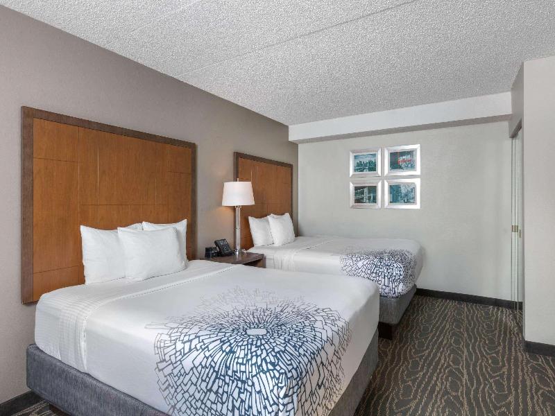 La Quinta Inn & Suites Secaucus image