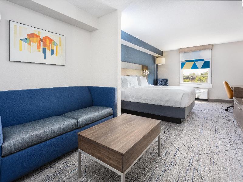 Holiday Inn Express and Suites Williamsburg image
