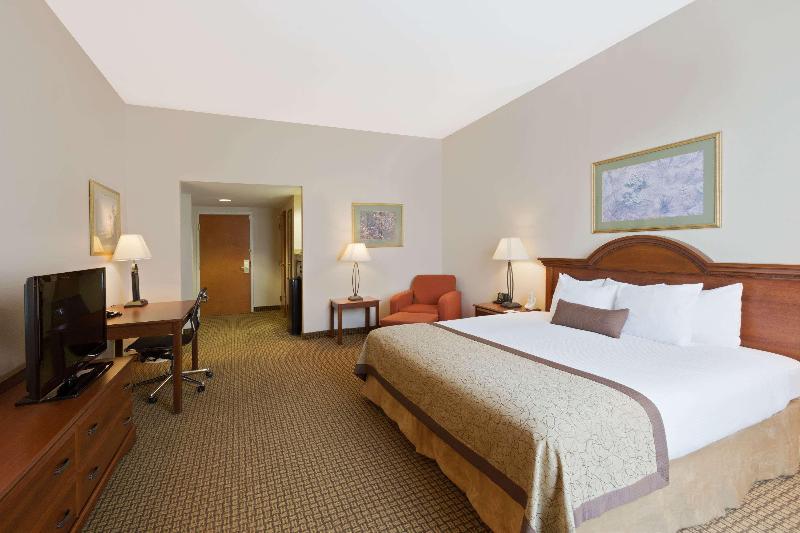 WINGATE BY WYNDHAM CHARLOTTE AIRPORT I-85/I-485