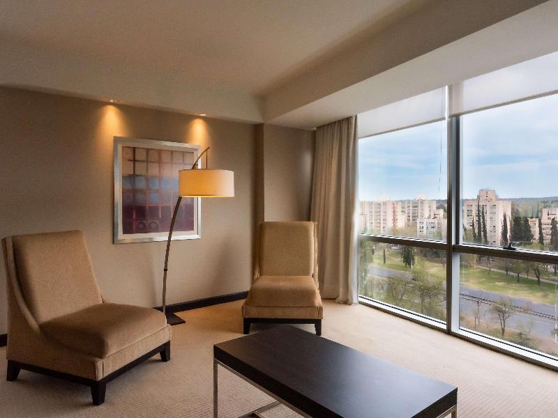 Hilton Mendoza image