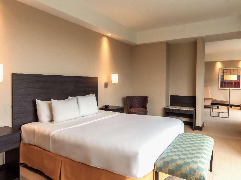 Hilton Mendoza image