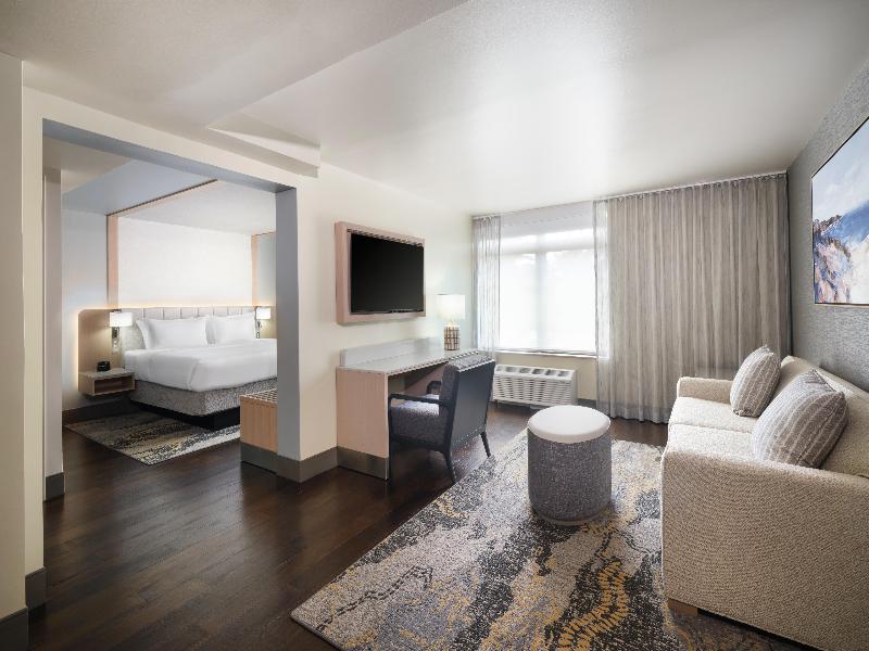 Hotel Indigo Long Island - East End image