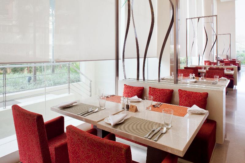Holiday Inn Mumbai International Airport