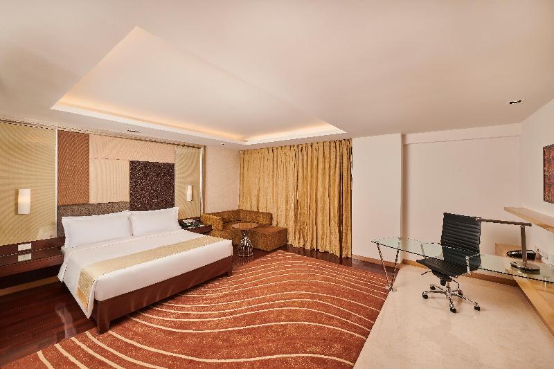 Holiday Inn Mumbai International Airport