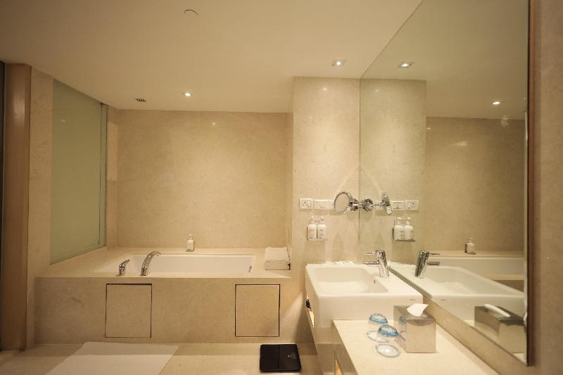 Holiday Inn Mumbai International Airport